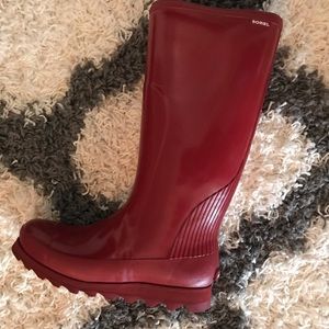 Brand new Sorel tall gloss rainboot
